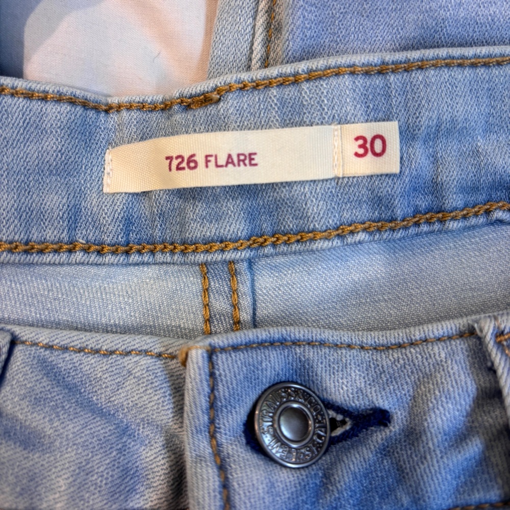 Levi’s 726 HIGH RISE FLARE - Picture 3 of 4